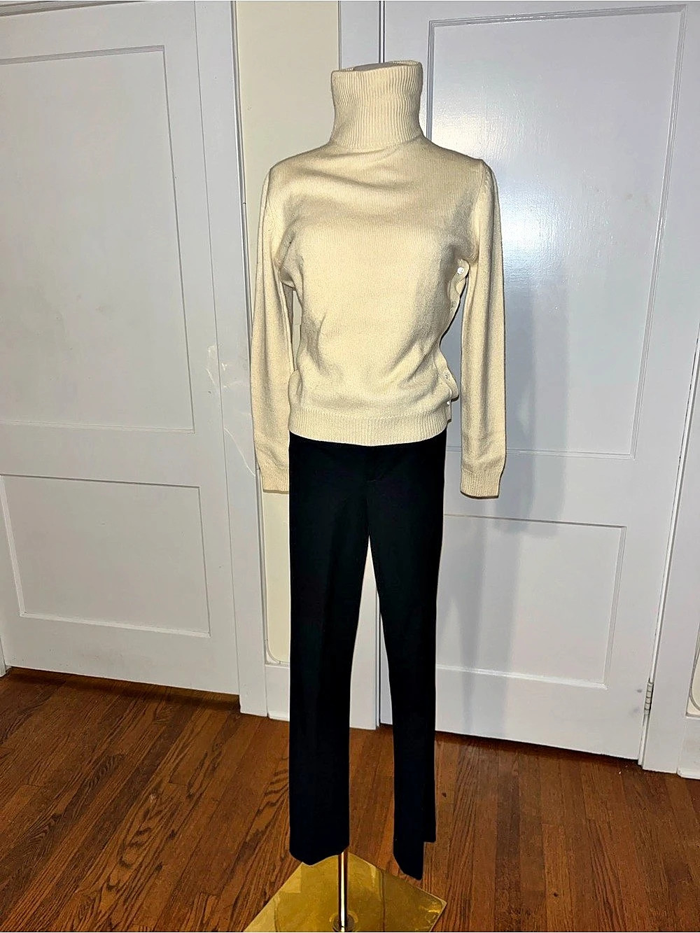 Calvin Klein 100% Pure Cashmere Turtleneck Size M – Luxe Ivory Side-Button Sweat